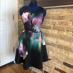 Apt. 9 | Graphic floral dress with pockets!